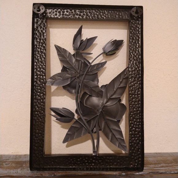 Beautiful Floral Metal Art Decor - Picture 4 of 4